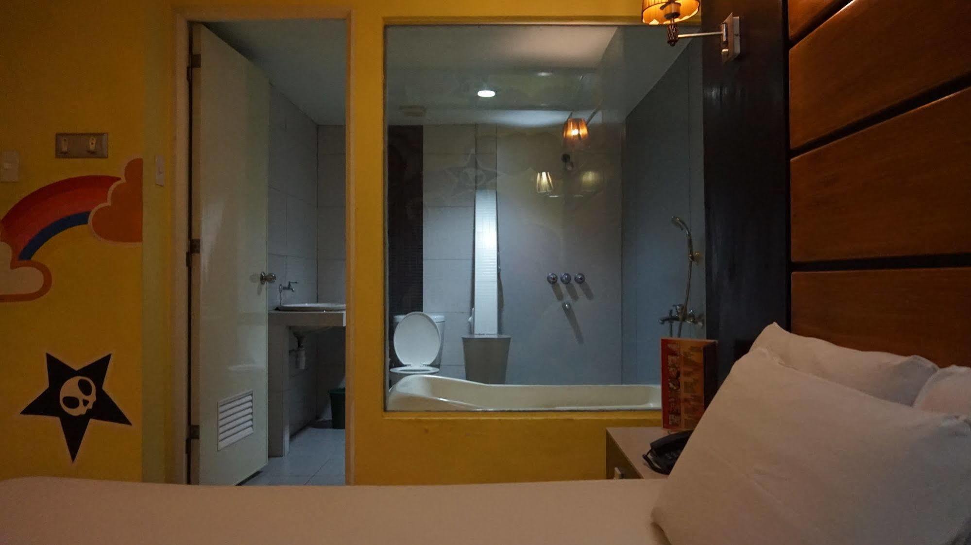 Harts Hotel-Quezon City Exterior foto