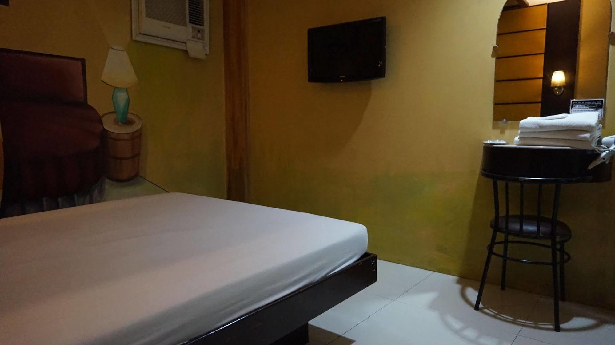 Harts Hotel-Quezon City Exterior foto